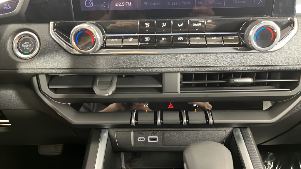Used 2025 Chevrolet Colorado Trail Boss AWD/4WD image 33