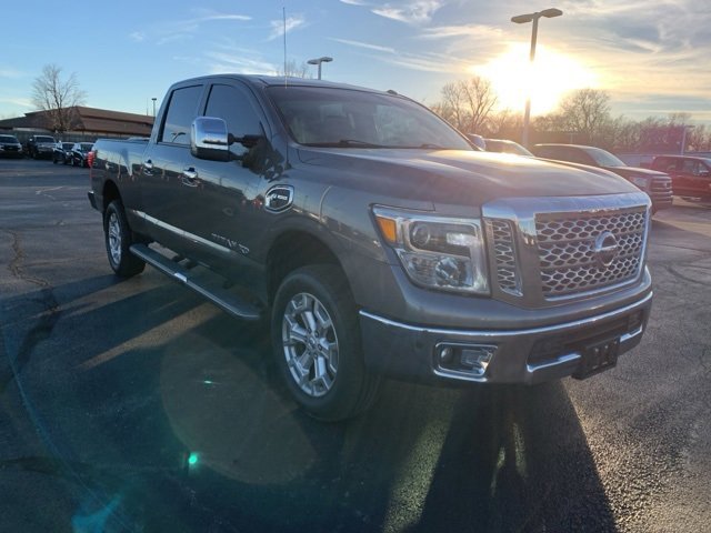 Used 2016 Nissan Titan SL image 1