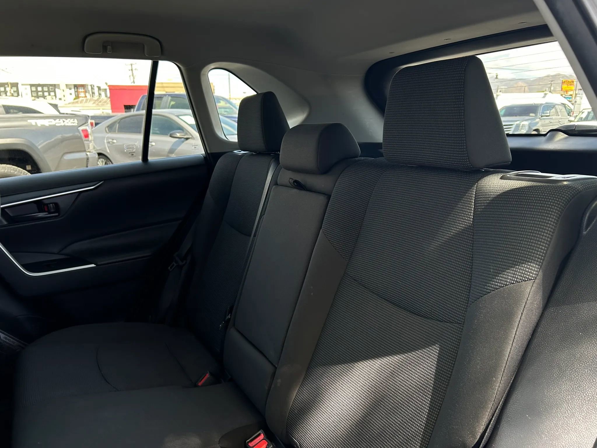 Used 2022 Toyota RAV4 LE AWD/4WD image 9