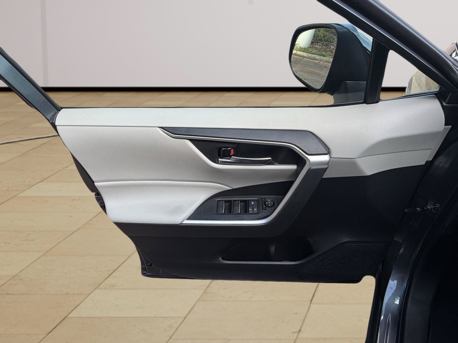 Used 2022 Toyota RAV4 XLE FWD image 20