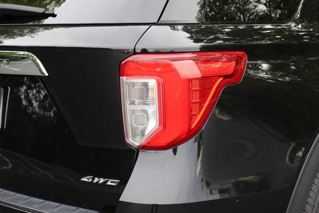 Used 2023 Ford Explorer XLT w/ Equipment Group 202A AWD/4WD image 8