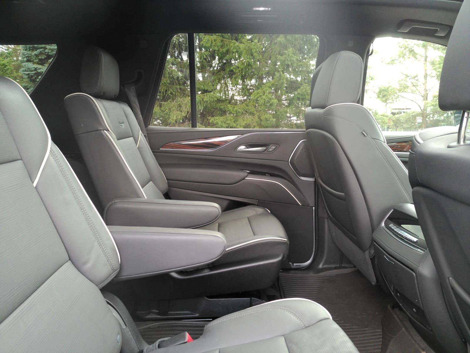 Certified 2024 Cadillac Escalade Premium Luxury AWD/4WD image 17