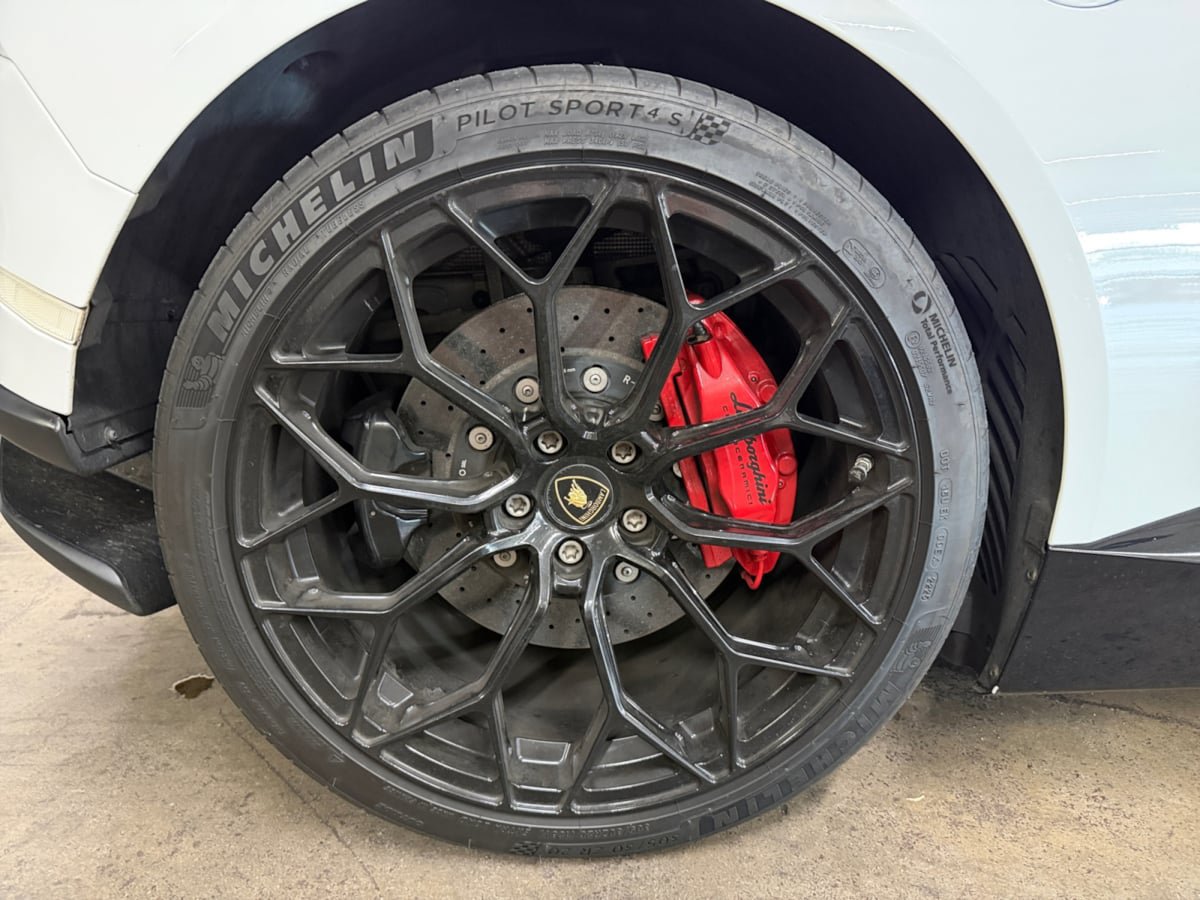 Used 2019 Lamborghini Huracan Performante AWD/4WD image 24