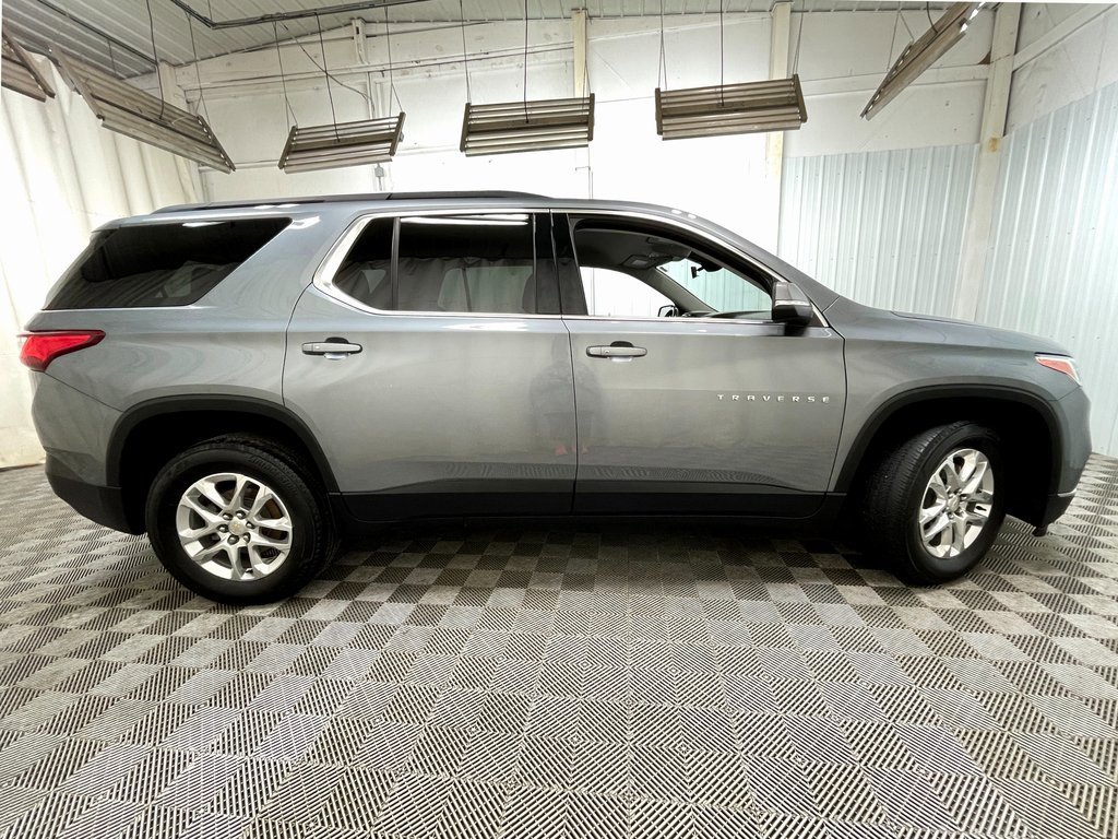 Used 2021 Chevrolet Traverse LT image 19