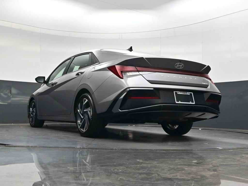 Used 2025 Hyundai Elantra Limited FWD image 35