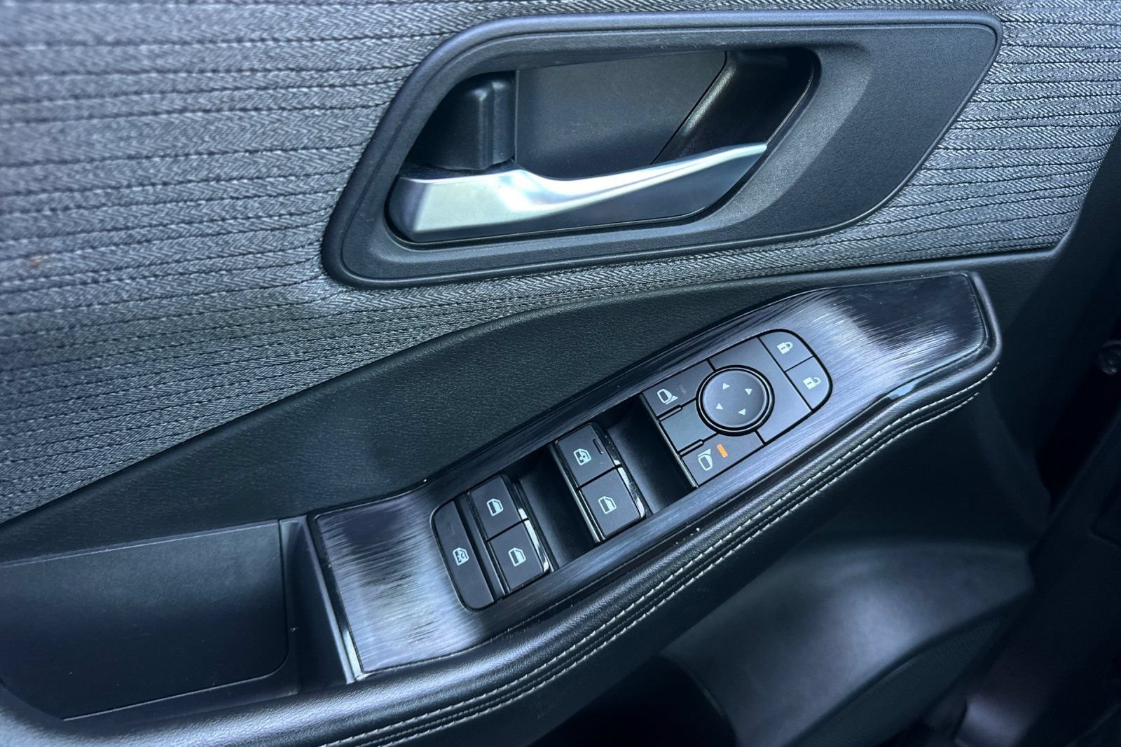 Used 2023 Nissan Rogue SV FWD image 11