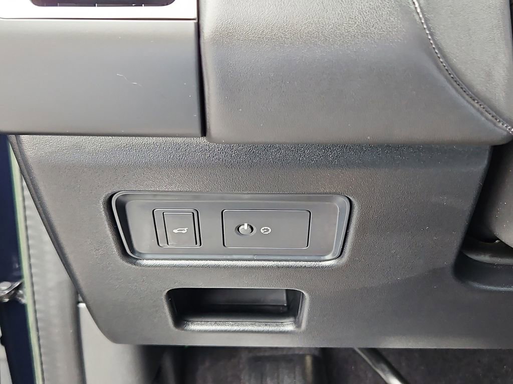 Used 2023 Land Rover Discovery HSE R-Dynamic AWD/4WD image 15