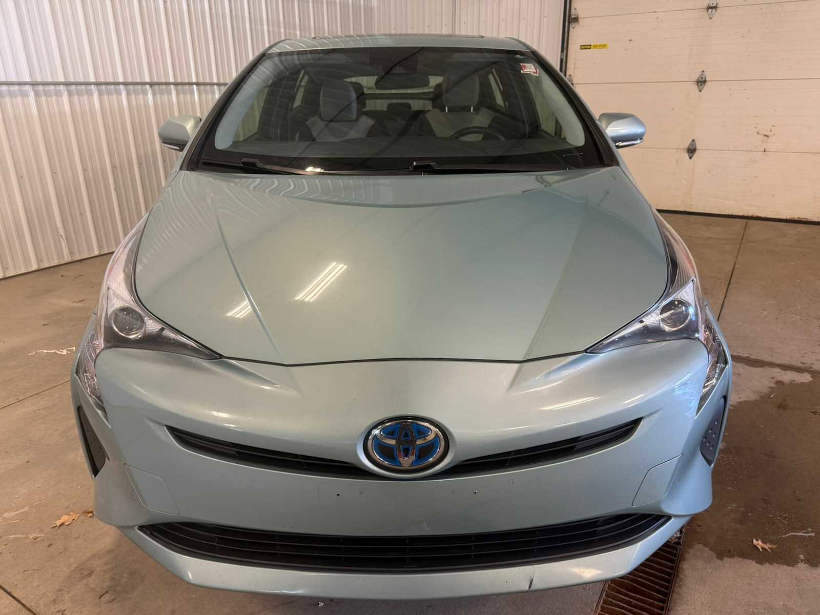 Used 2017 Toyota Prius Three w/ Advanced Technology Package FWD image 3