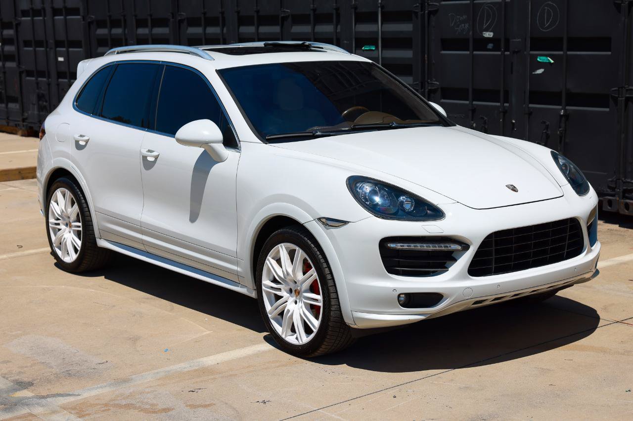 Used 2014 Porsche Cayenne GTS AWD/4WD image 17