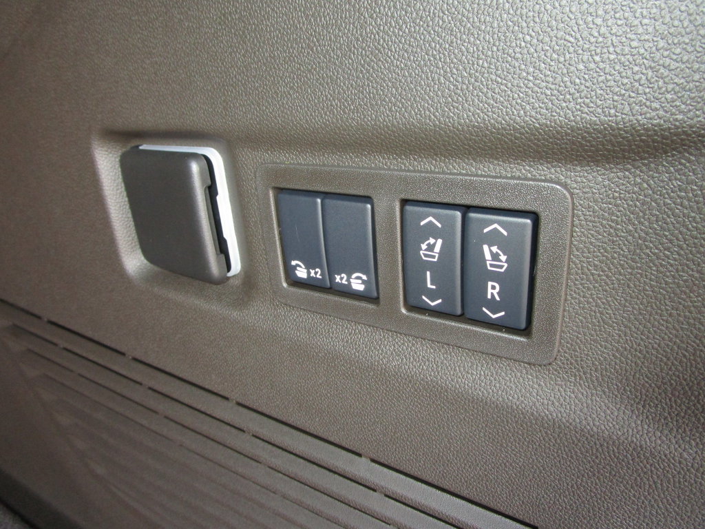 New 2027 GMC Yukon XL Elevation w/ Technology Package RWD image 15