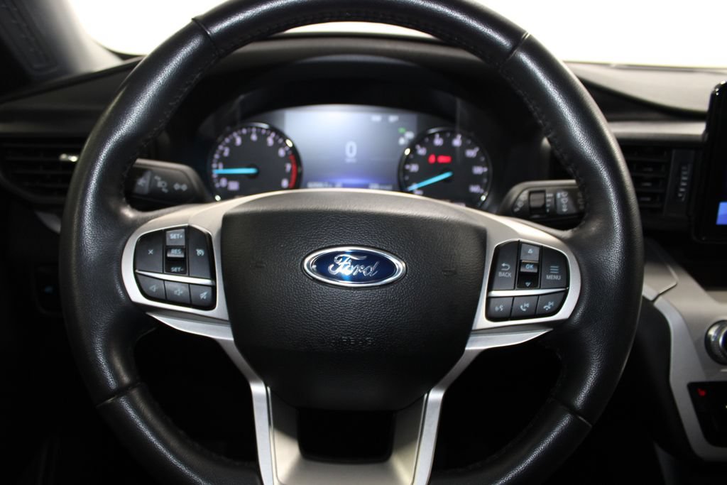 Used 2023 Ford Explorer XLT AWD/4WD image 36