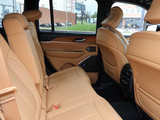 Used 2023 Jeep Grand Cherokee Summit image 13