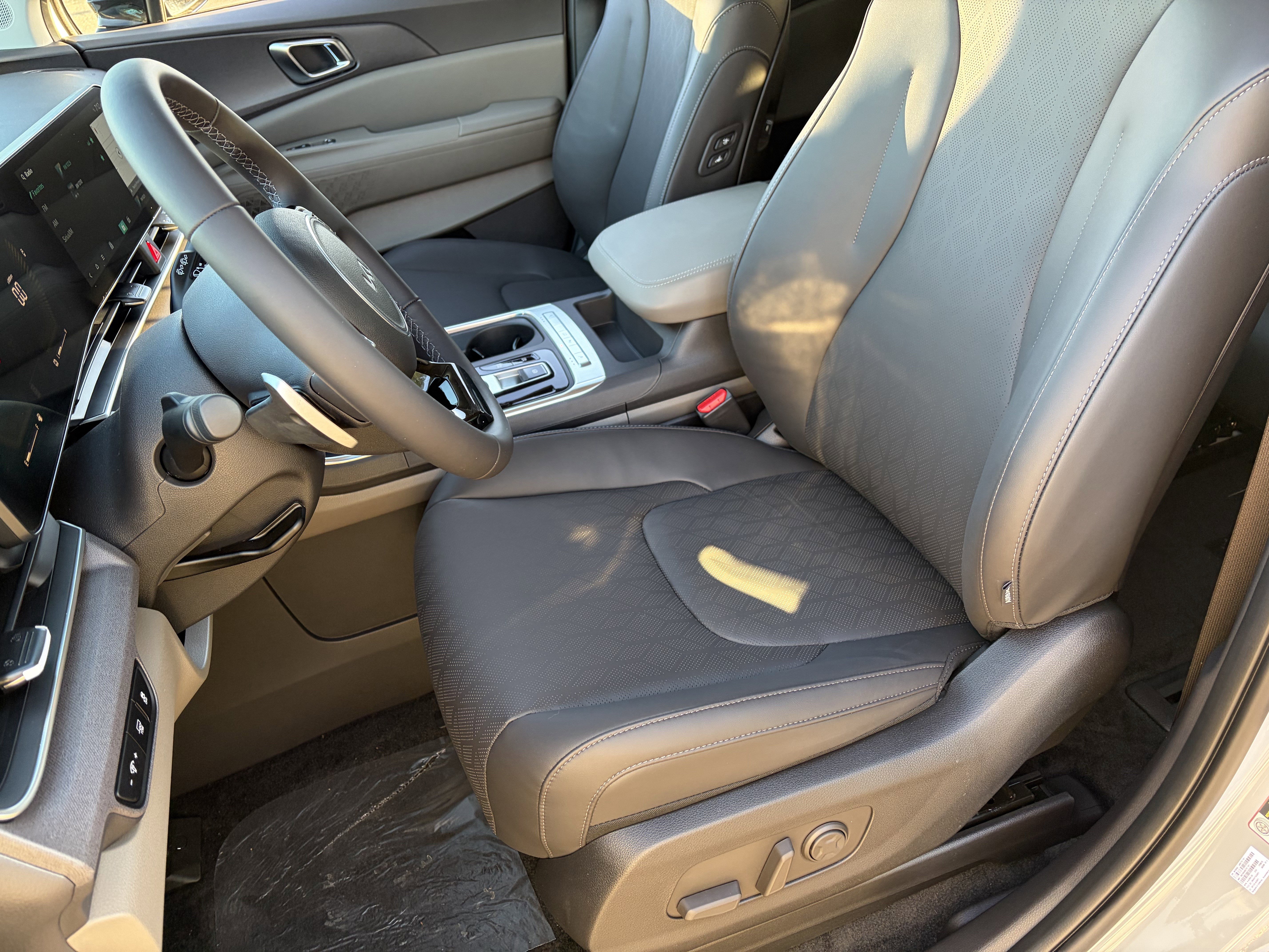 New 2026 Kia Carnival EX image 18