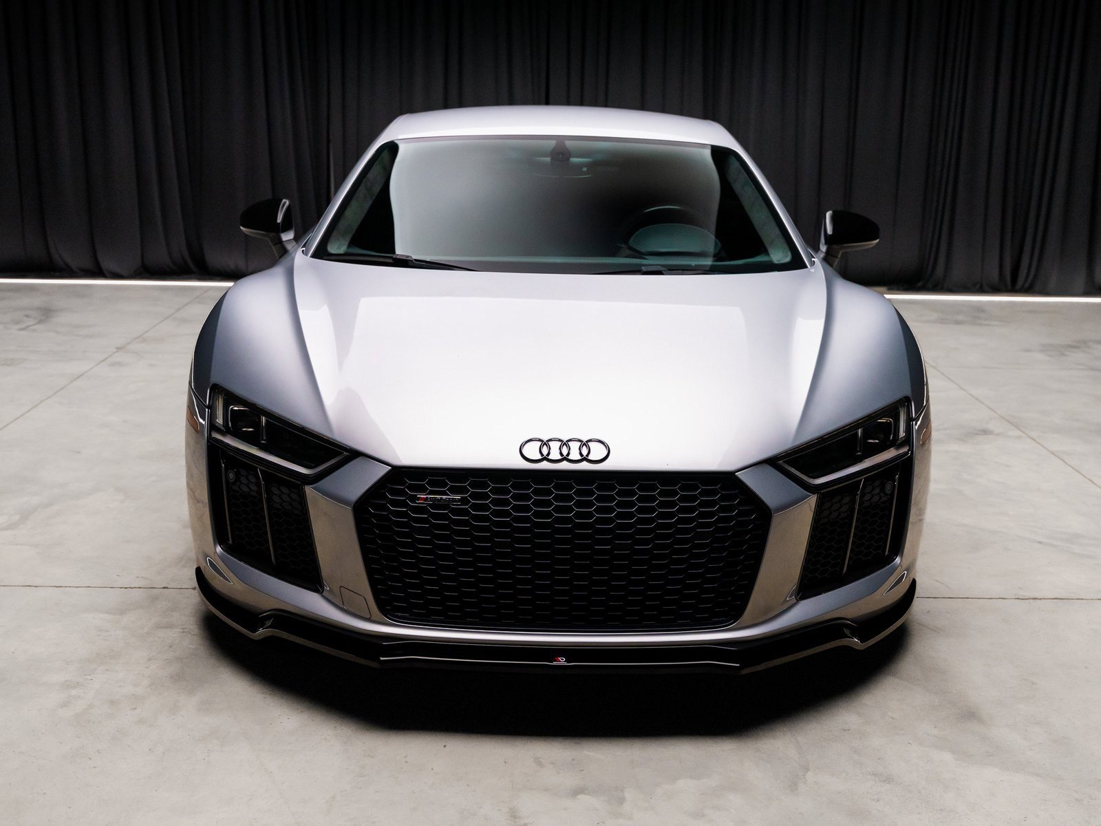 Used 2018 Audi R8 V10 w/ Premium Package image 16