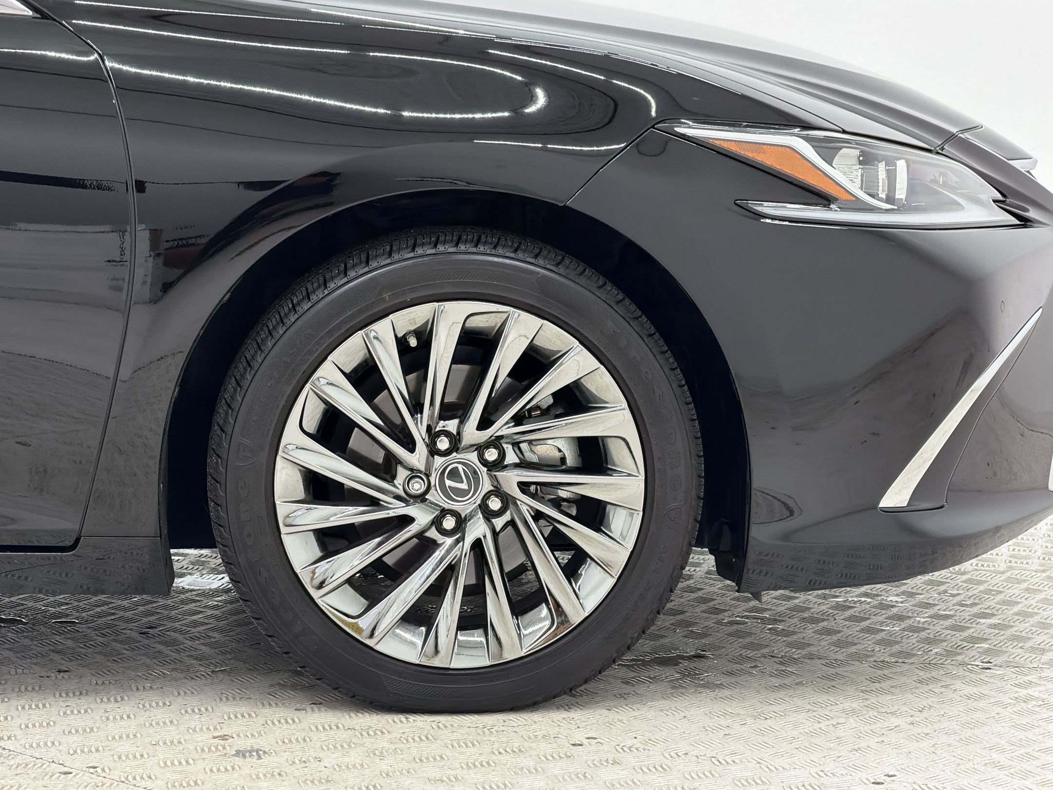 Used 2024 Lexus ES 350 w/ Accessory Package (Z1) FWD image 12