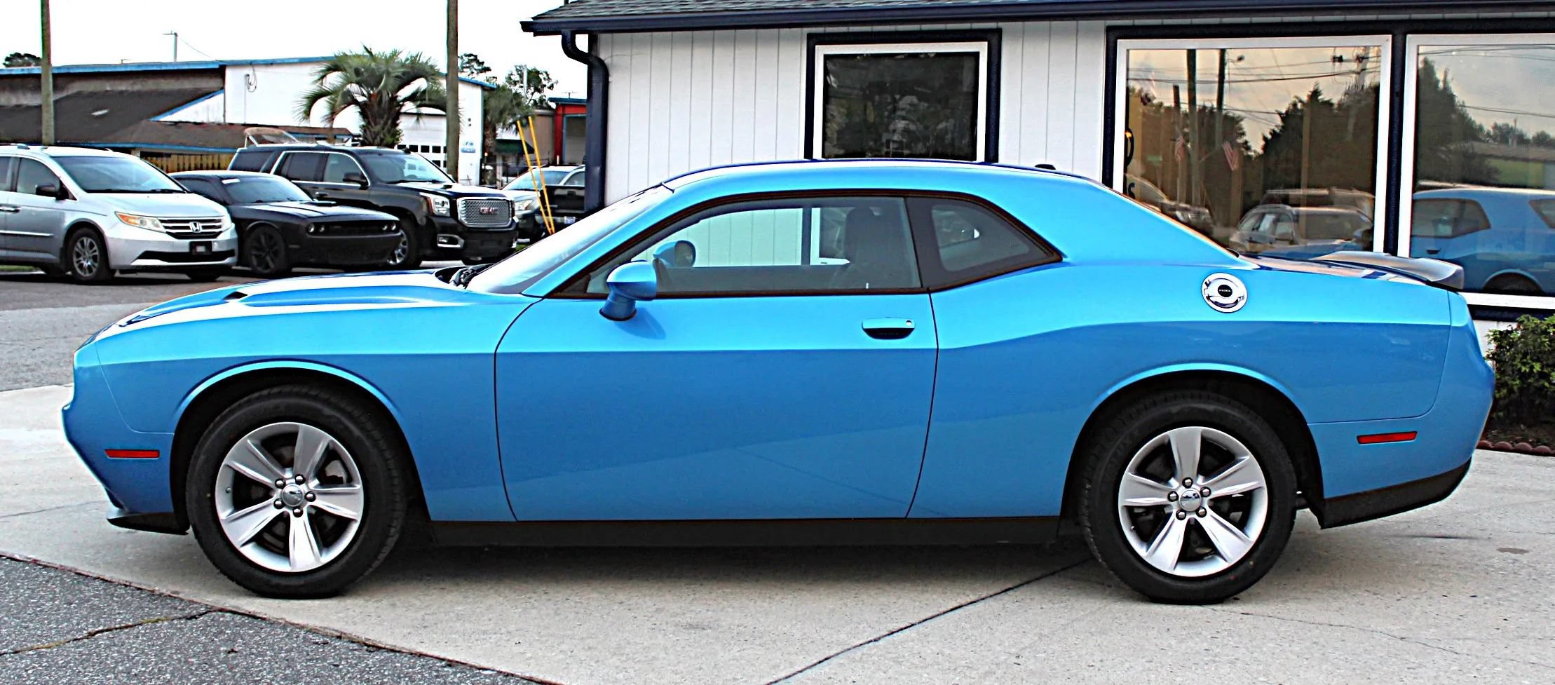 Used 2023 Dodge Challenger SXT RWD image 2