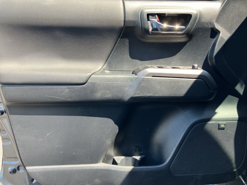 Used 2018 Toyota Tacoma TRD Sport image 16