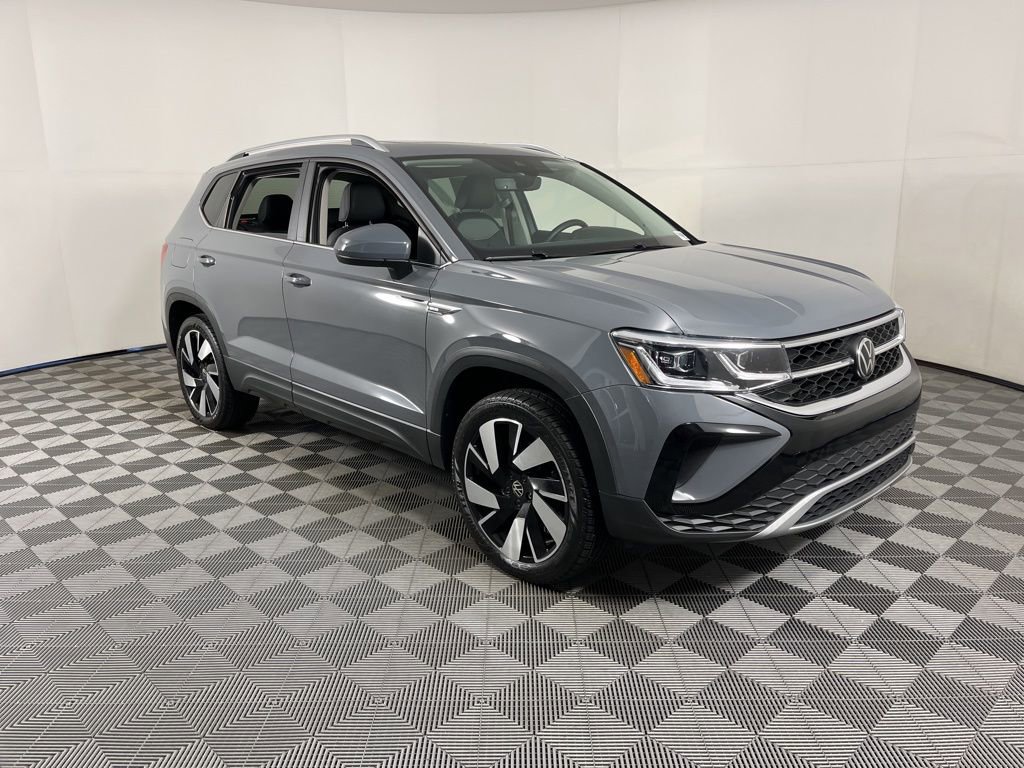 Used 2024 Volkswagen Taos SEL image 17