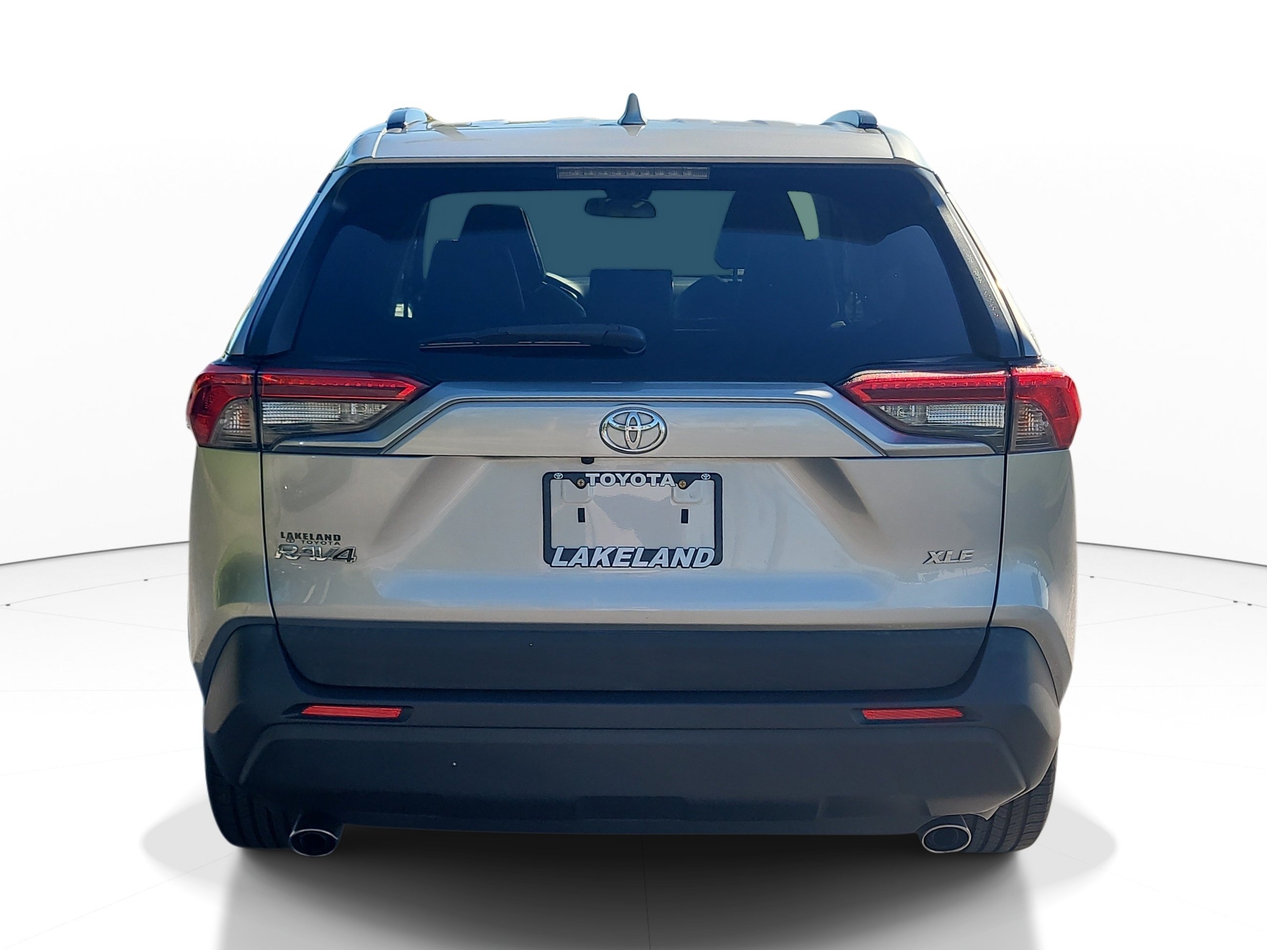 Used 2020 Toyota RAV4 XLE Premium FWD image 6