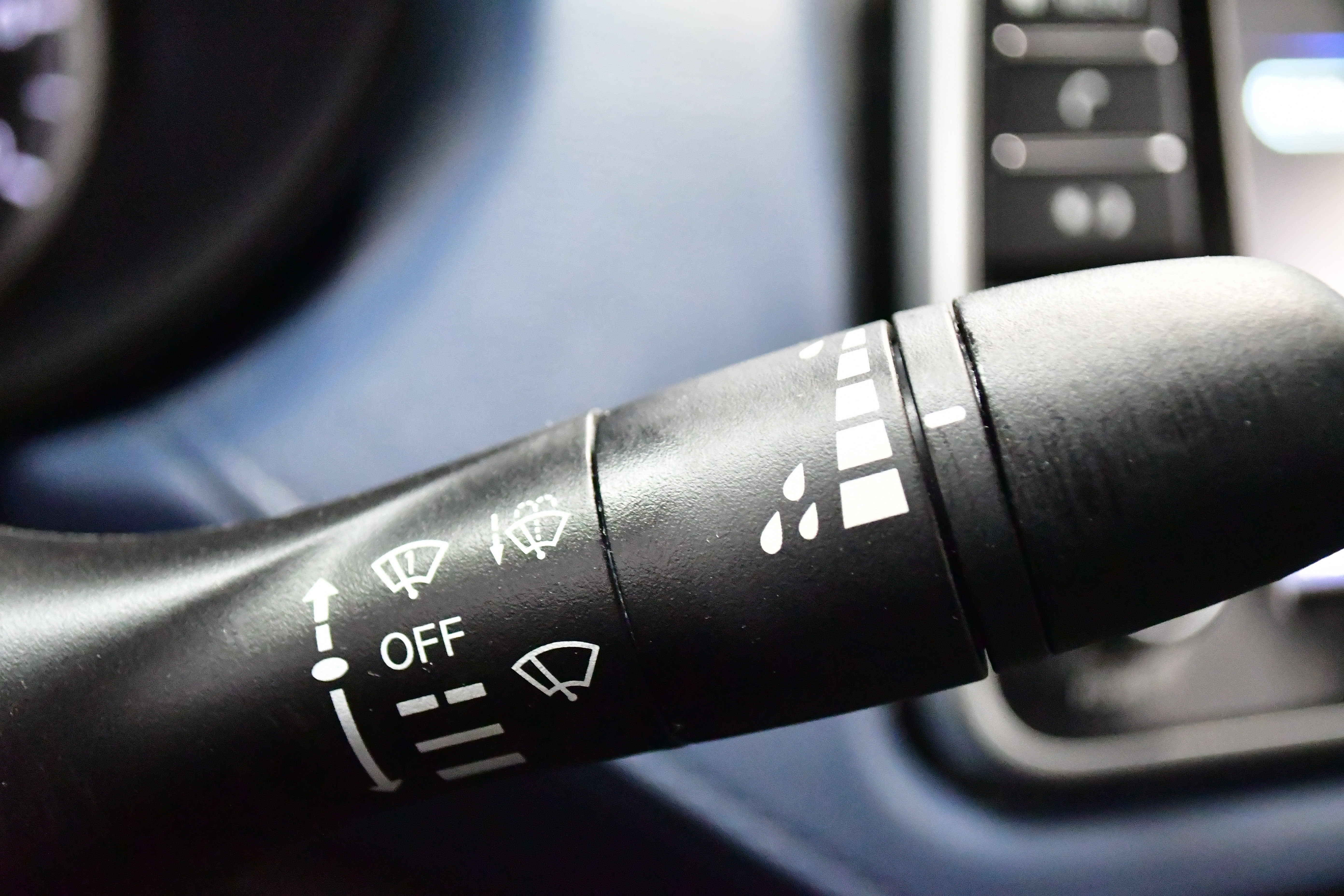 Used 2025 Nissan Versa SV image 20