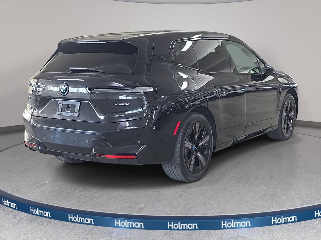 Used 2024 BMW iX xDrive50 w/ Sport Package AWD/4WD image 7