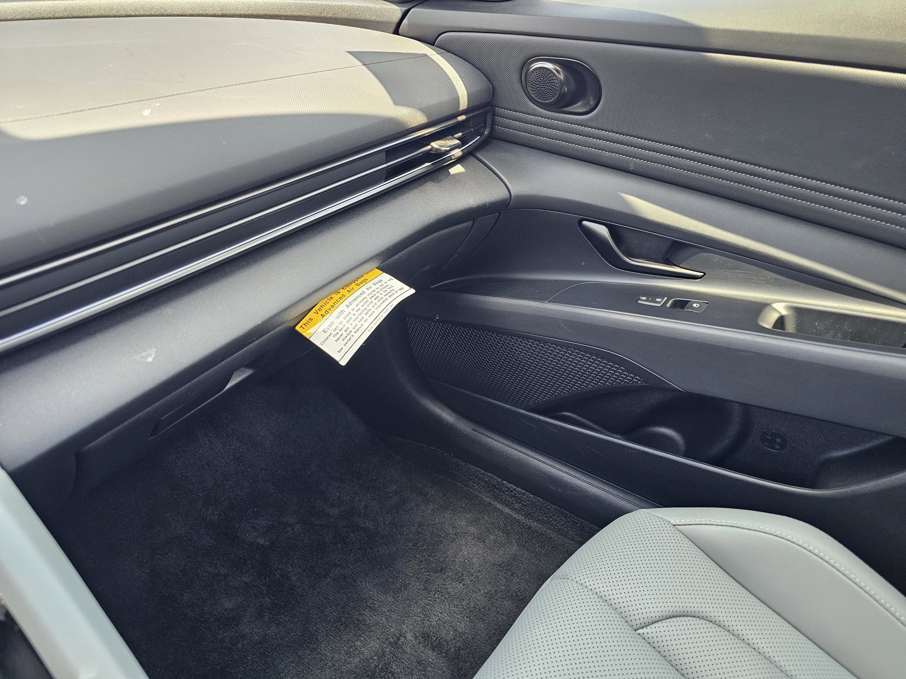 Used 2025 Hyundai Elantra Limited image 25