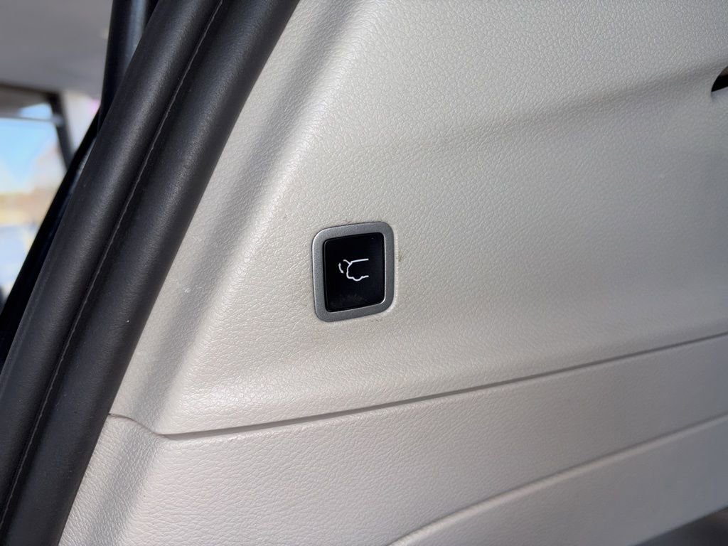 Used 2024 Chrysler Pacifica Touring-L FWD image 17