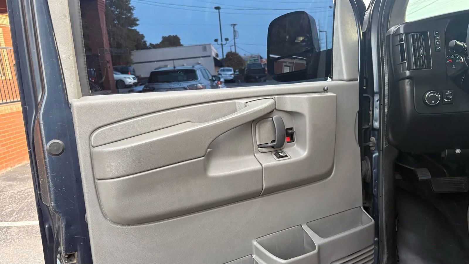 Used 2013 Chevrolet Express 1500 w/ Power Package image 9