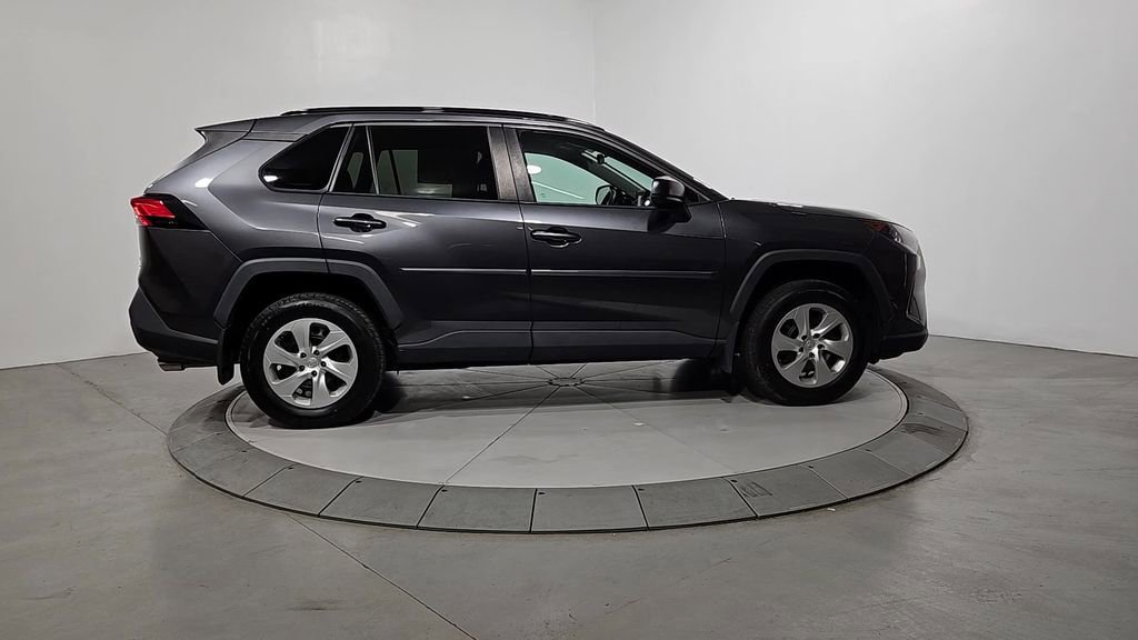 Used 2020 Toyota RAV4 LE image 6