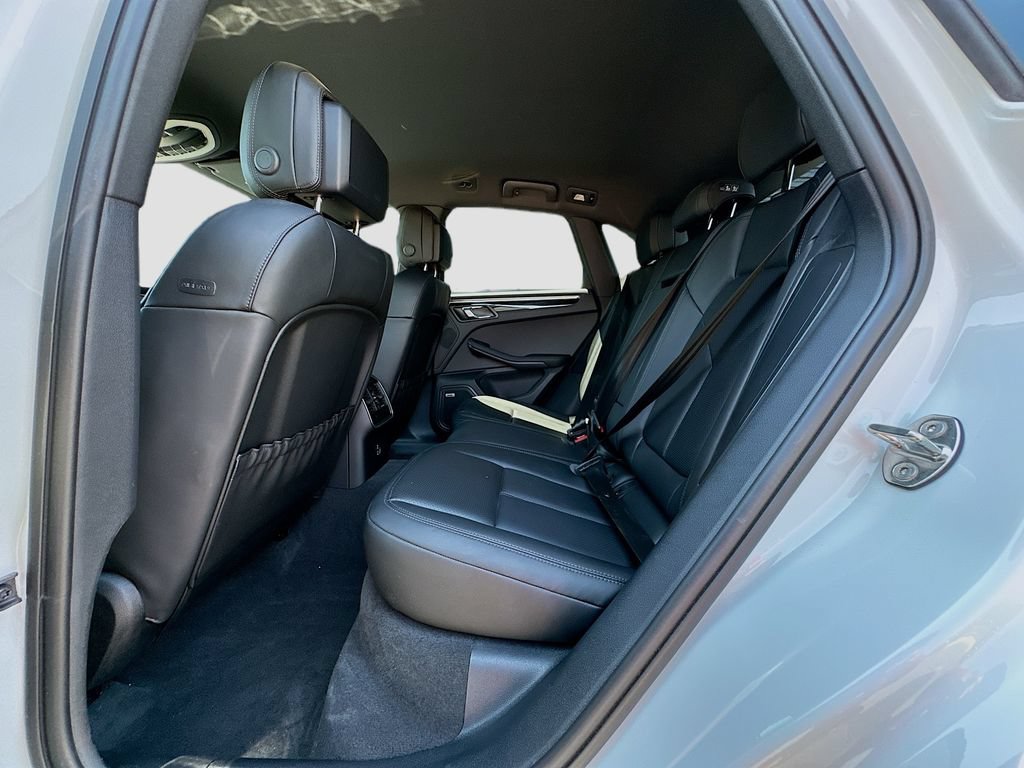 Certified 2025 Porsche Macan S AWD/4WD image 24