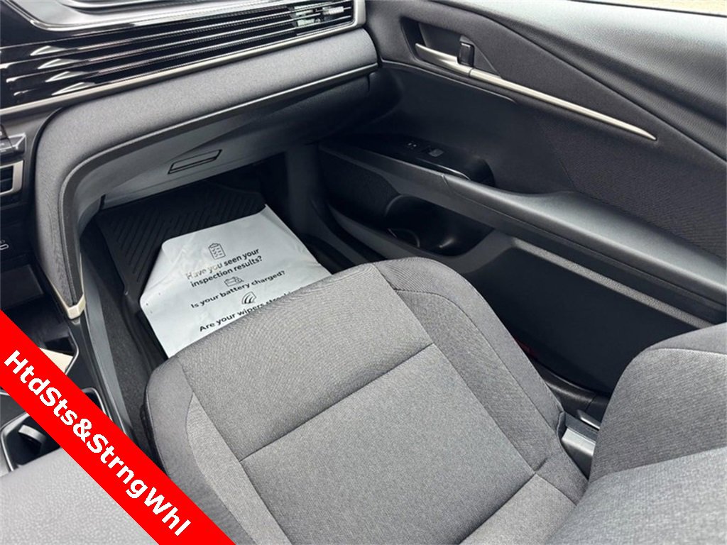 Used 2025 Toyota Camry LE image 14