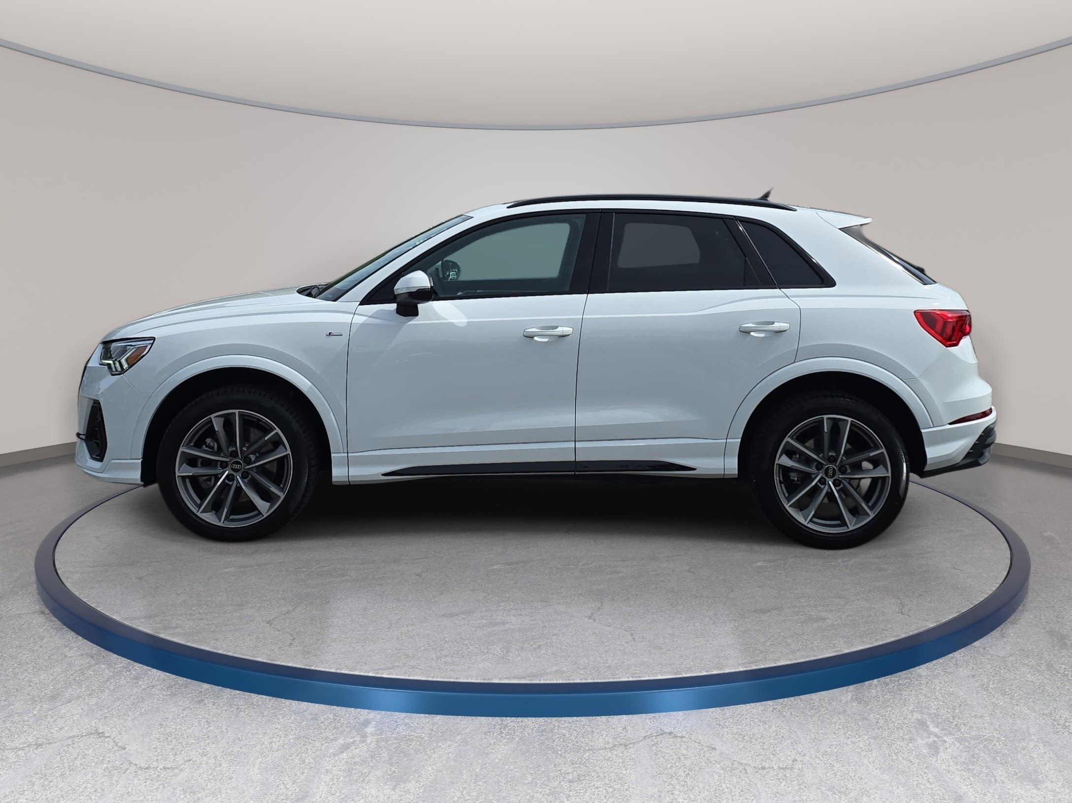 Used 2025 Audi Q3 2.0T Premium w/ Convenience Package image 8
