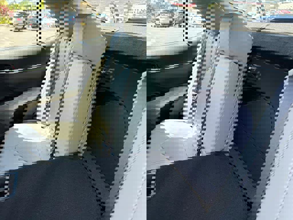 Used 2021 Toyota Camry XLE FWD image 9