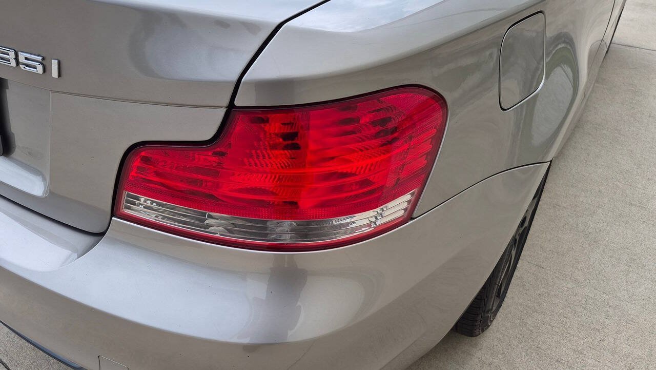 Used 2010 BMW 135i Convertible RWD image 21