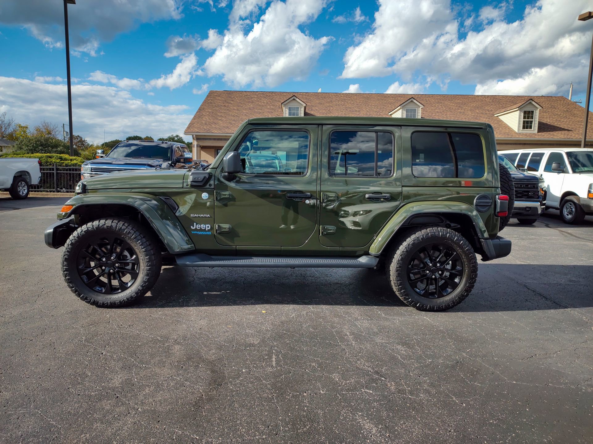 Used 2021 Jeep Wrangler Unlimited Sahara w/ Cold Weather Group image 25