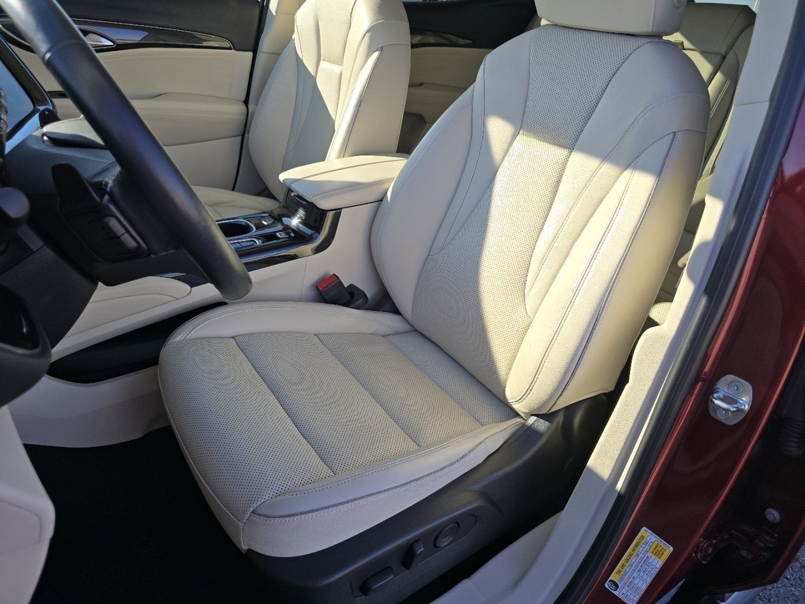 Used 2021 Buick Envision Essence image 29