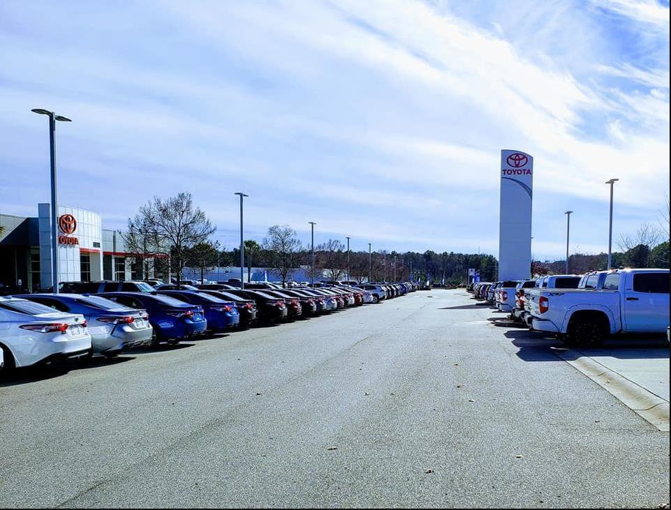 Used 2025 Nissan Rogue SV image 4