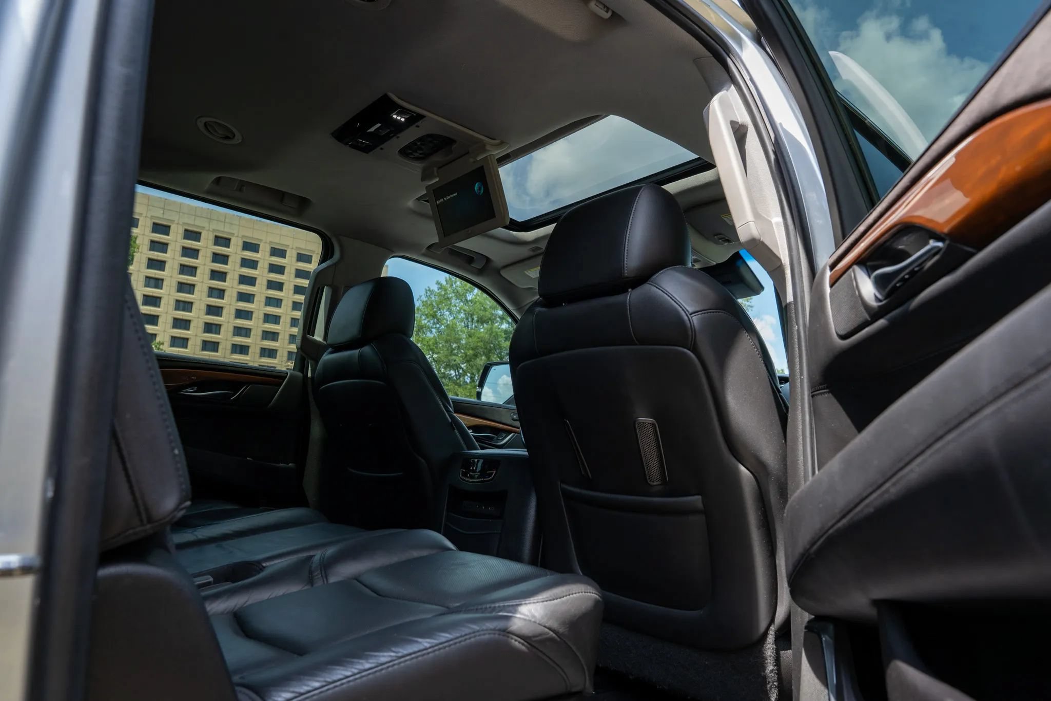 Used 2018 Cadillac Escalade ESV Luxury RWD image 17
