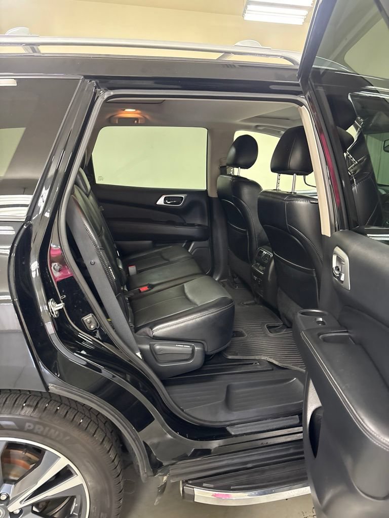 Used 2020 Nissan Pathfinder Platinum AWD/4WD image 31