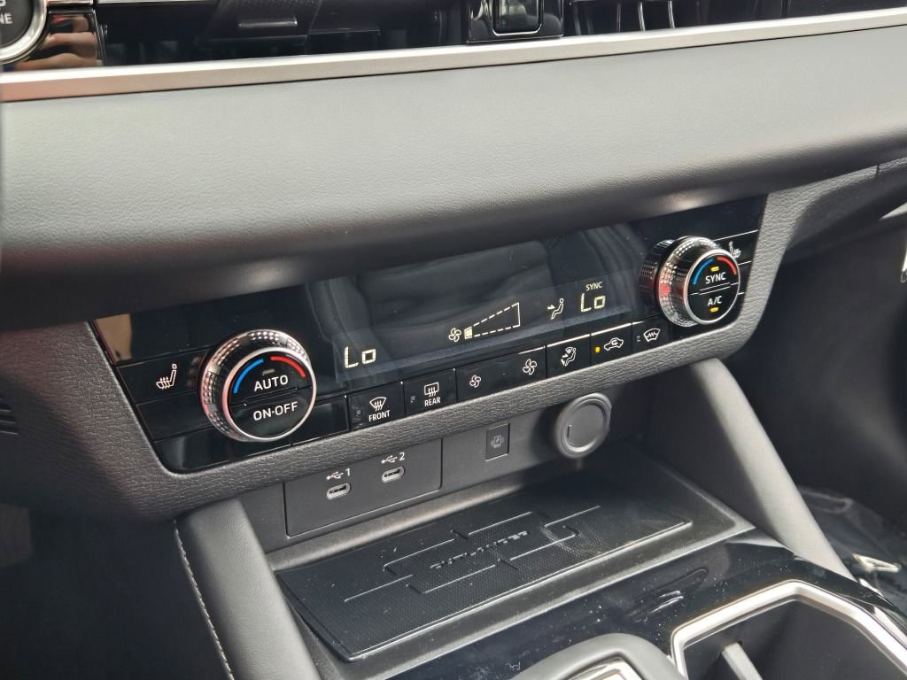 New 2025 Mitsubishi Outlander SE image 21