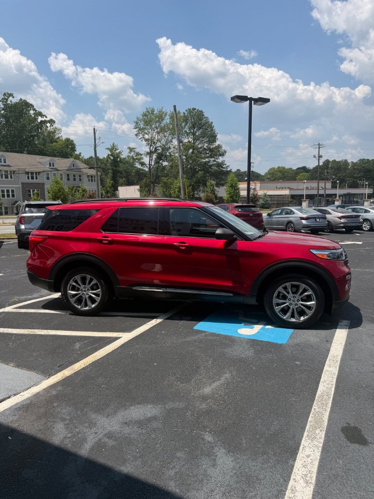 Used 2021 Ford Explorer XLT w/ Equipment Group 202A AWD/4WD image 4