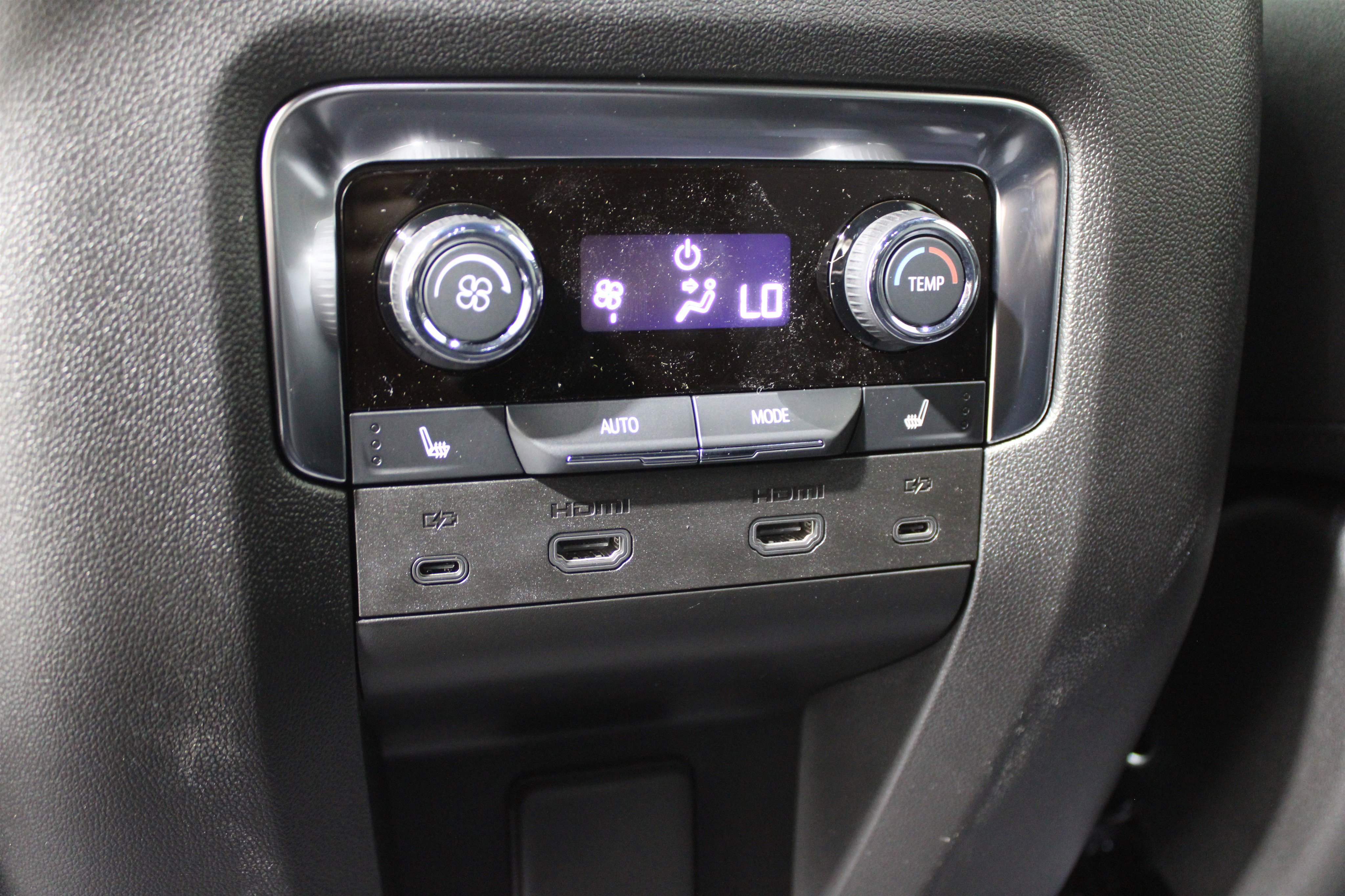 New 2026 Chevrolet Suburban Z71 w/ Z71 Off-Road Package image 27