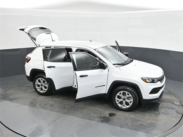 Used 2025 Jeep Compass Sport image 49