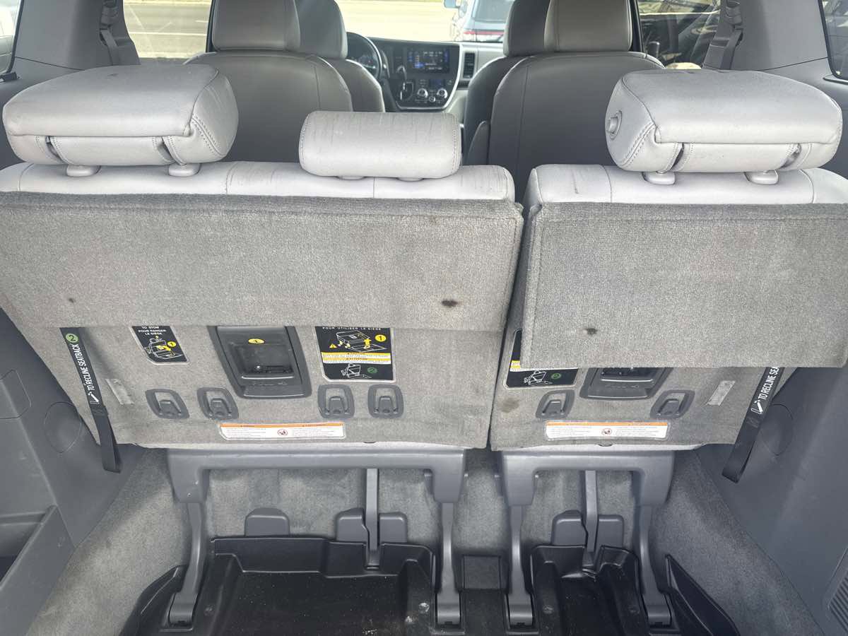 Used 2015 Toyota Sienna XLE image 17