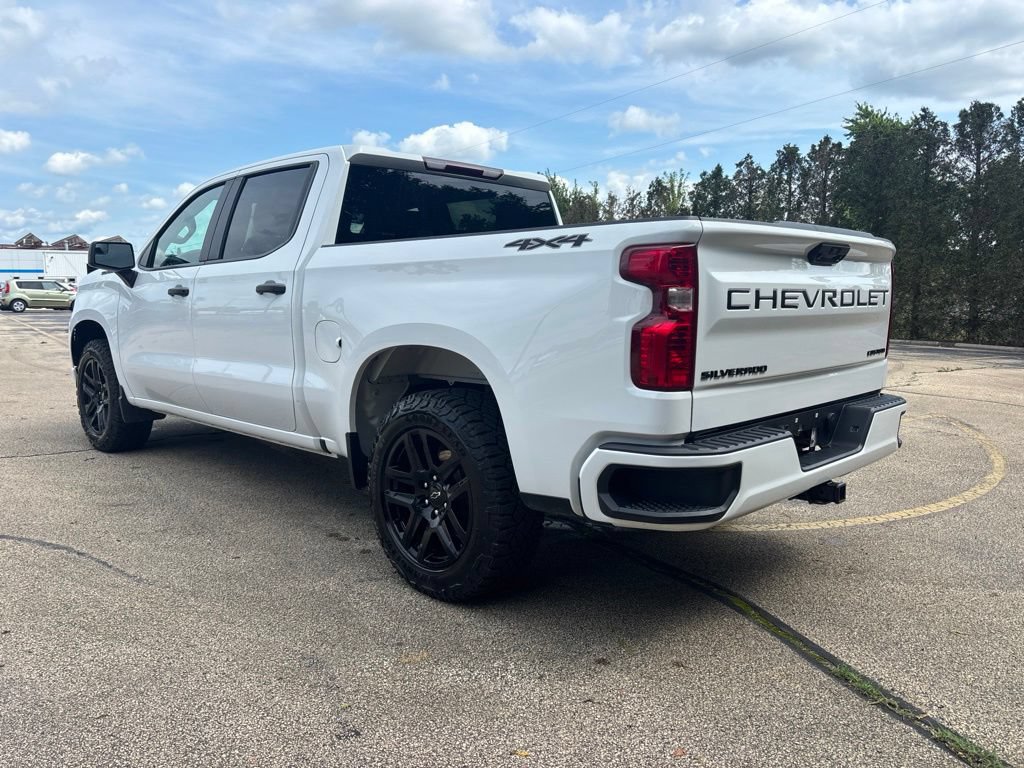 Used 2024 Chevrolet Silverado 1500 Custom w/ Dark Appearance Package AWD/4WD image 4