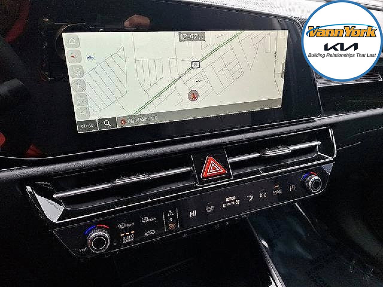 New 2025 Kia Niro EX image 9