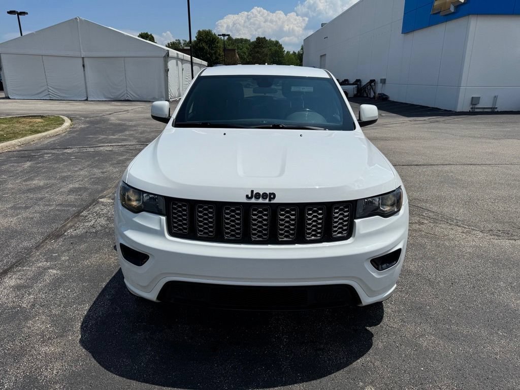 Used 2021 Jeep Grand Cherokee Laredo X AWD/4WD image 2
