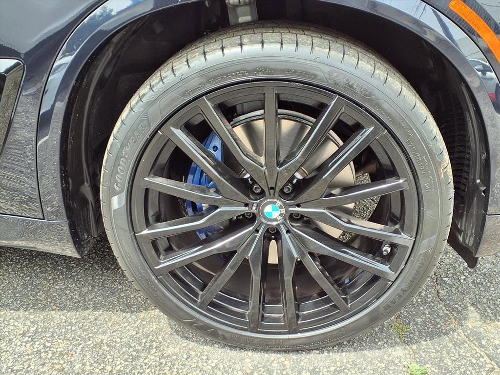 Used 2024 BMW X5 xDrive40i w/ M Sport Package AWD/4WD image 4