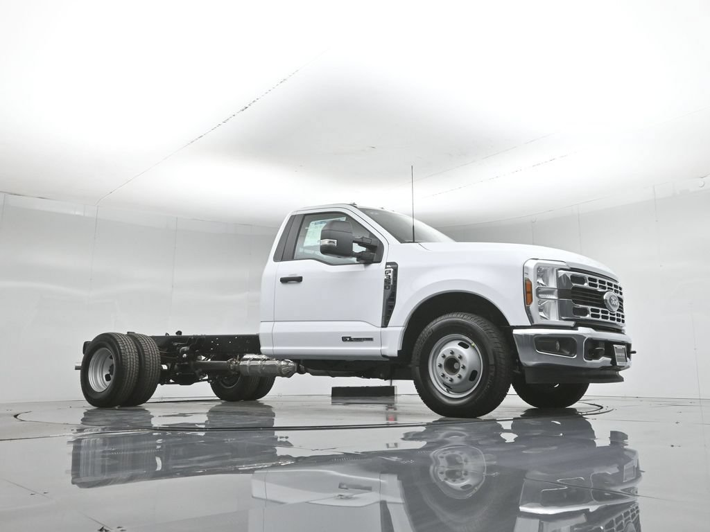 New 2026 Ford F350 XL w/ XL Chrome Package RWD image 3