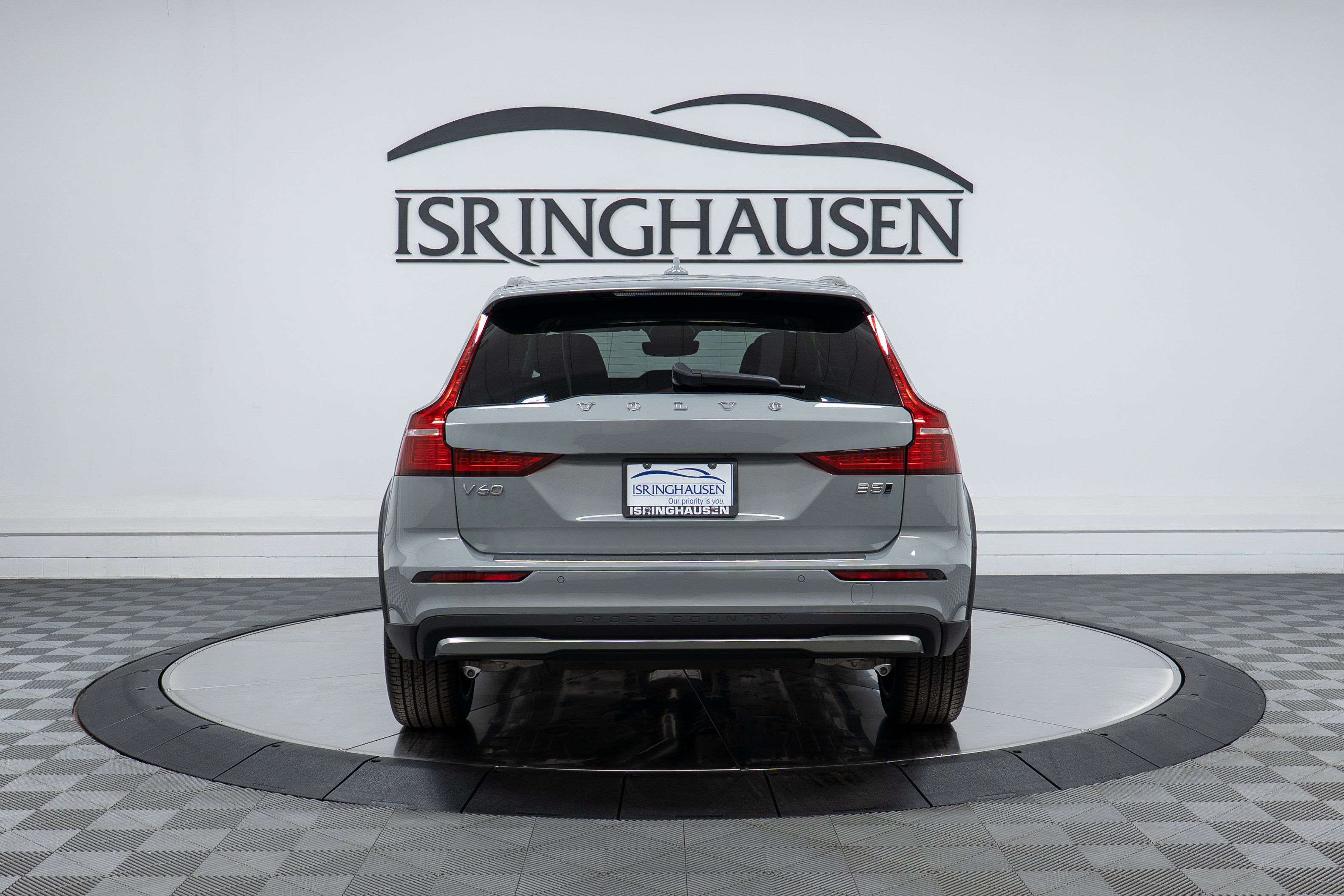 New 2026 Volvo V60 B5 Cross Country Plus w/ Climate Package AWD/4WD image 6